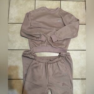 ALO Yoga Mauve Two-Piece Crewneck Sweatshirt and Joggers Set
